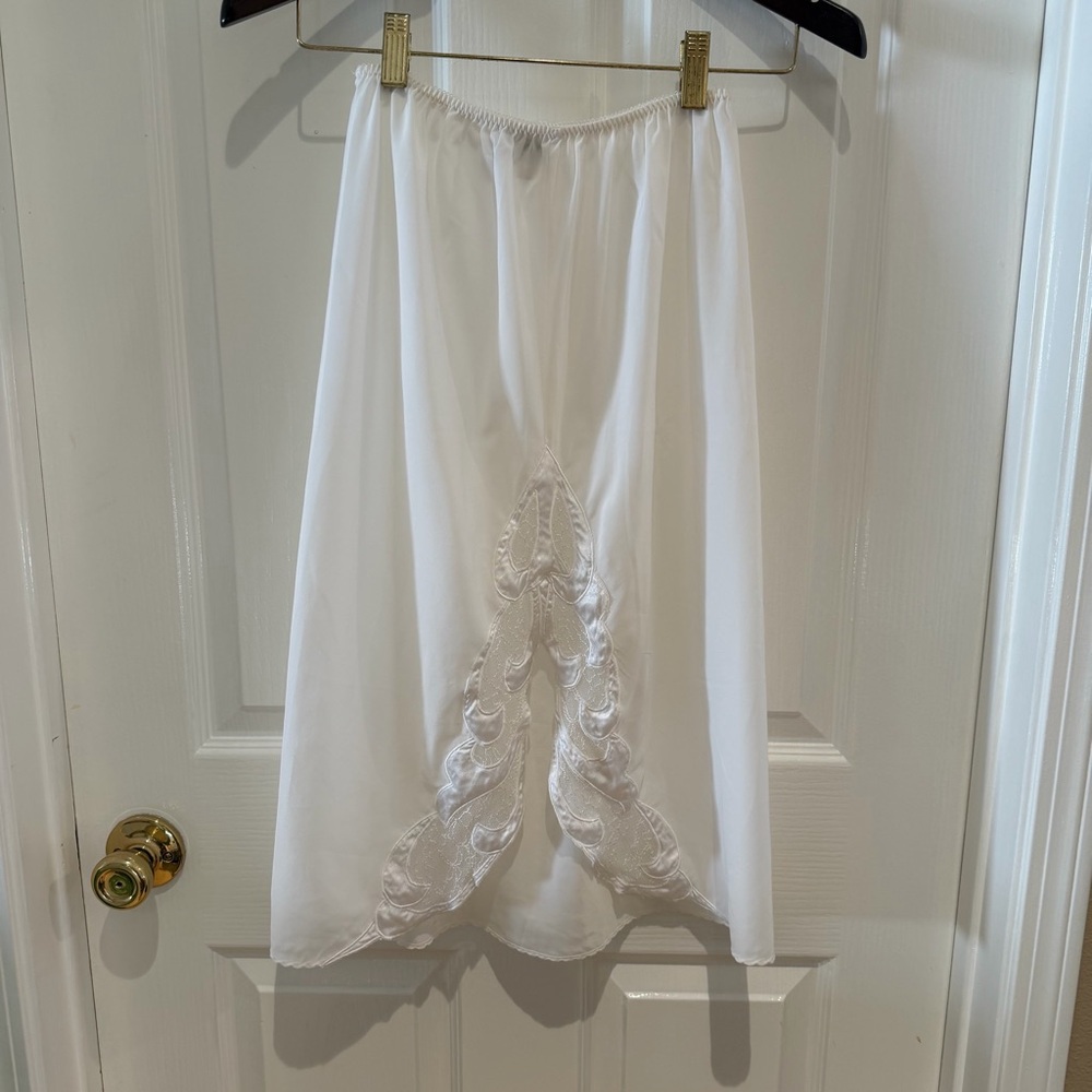Vintage Natori for Neiman Marcus slip skirt with embroidered lace detail